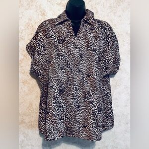 Worthington Animal Print Pleated Front Buttons in Back Collar Size Large